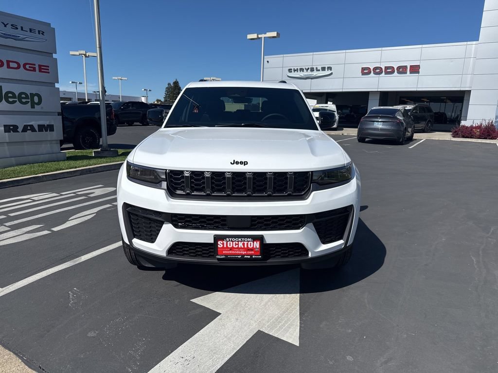 New 2026 Jeep Grand Cherokee Altitude AWD/4WD image 11