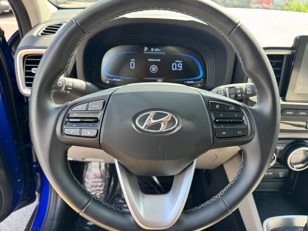 Used 2025 Hyundai Venue SEL FWD image 13