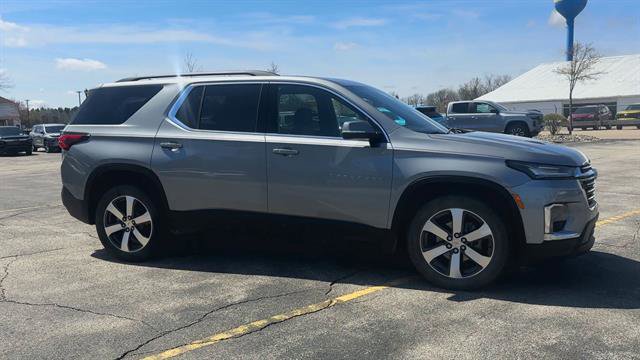 Used 2023 Chevrolet Traverse LT w/ LT Premium Package AWD/4WD image 2
