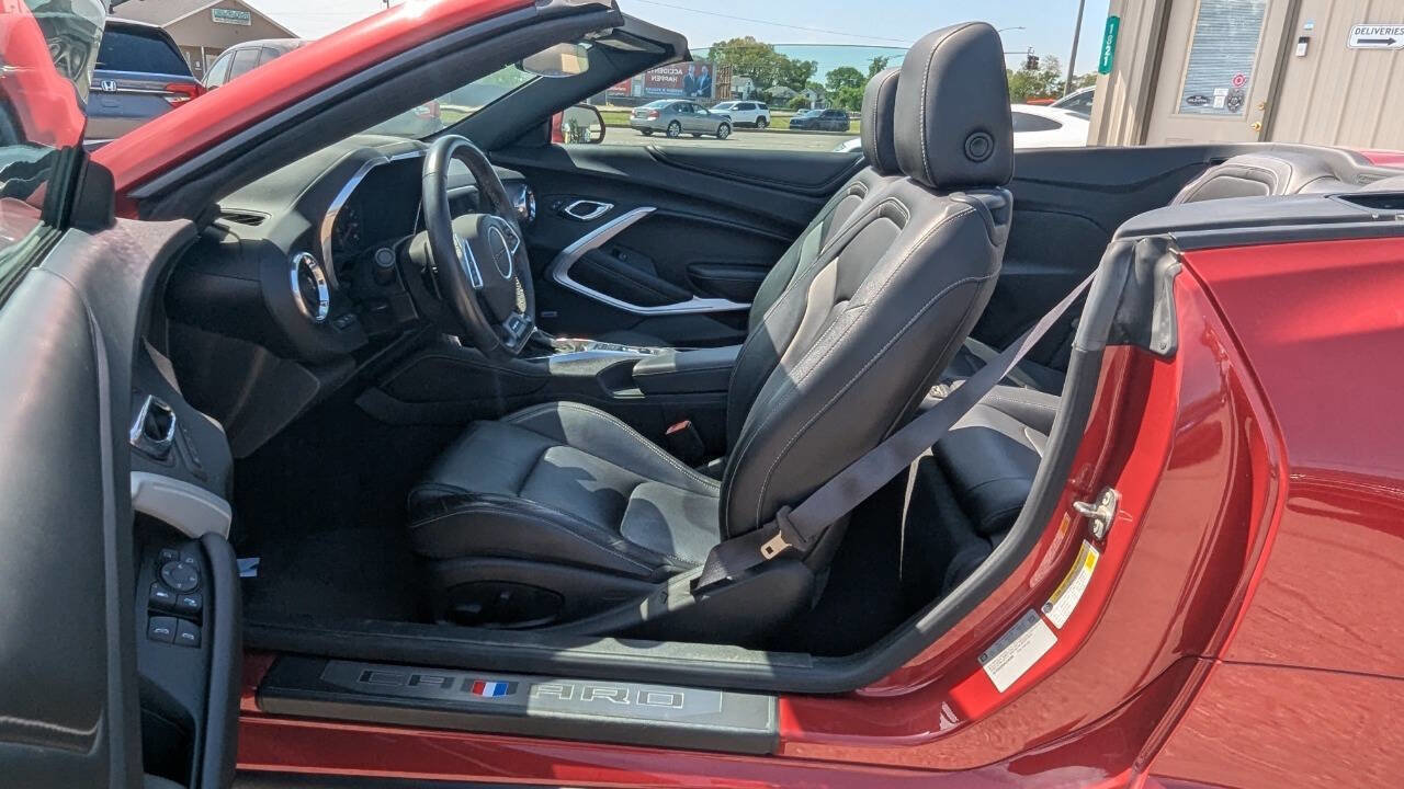 Used 2017 Chevrolet Camaro LT RWD image 18