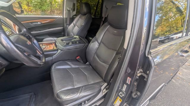 Used 2015 Cadillac Escalade Luxury image 14