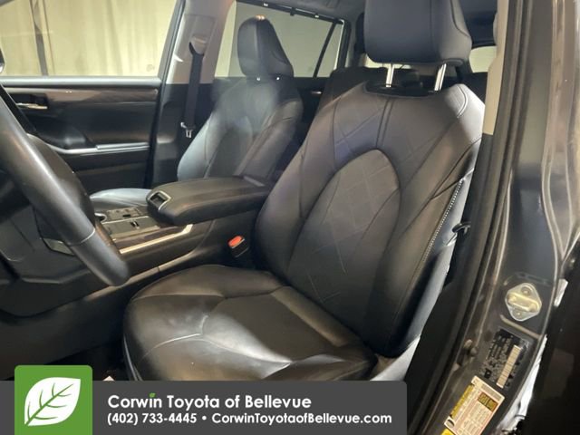Used 2023 Toyota Highlander Platinum image 12