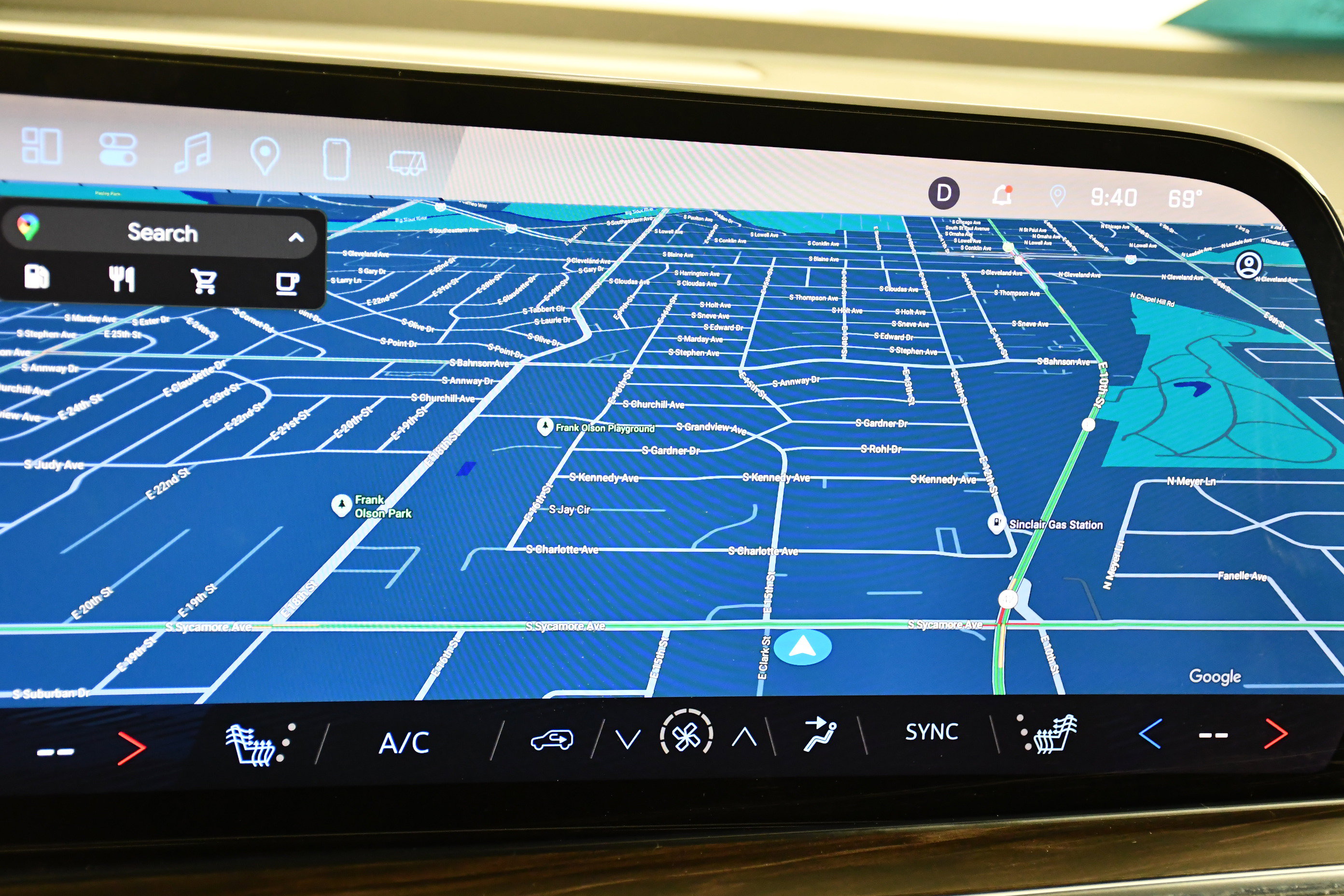 Used 2025 Chevrolet Suburban Z71 image 28