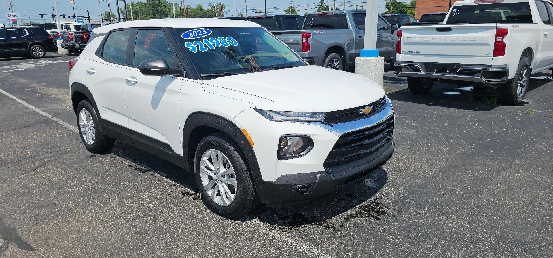 Used 2023 Chevrolet TrailBlazer LS FWD image 1