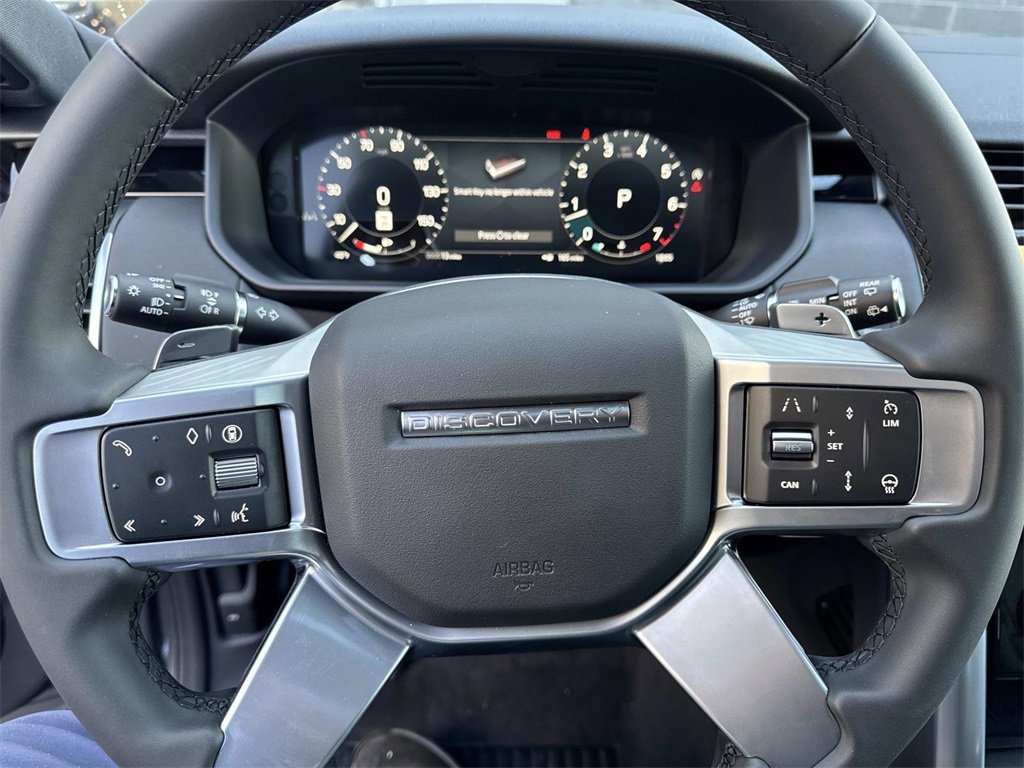 New 2025 Land Rover Discovery S image 28