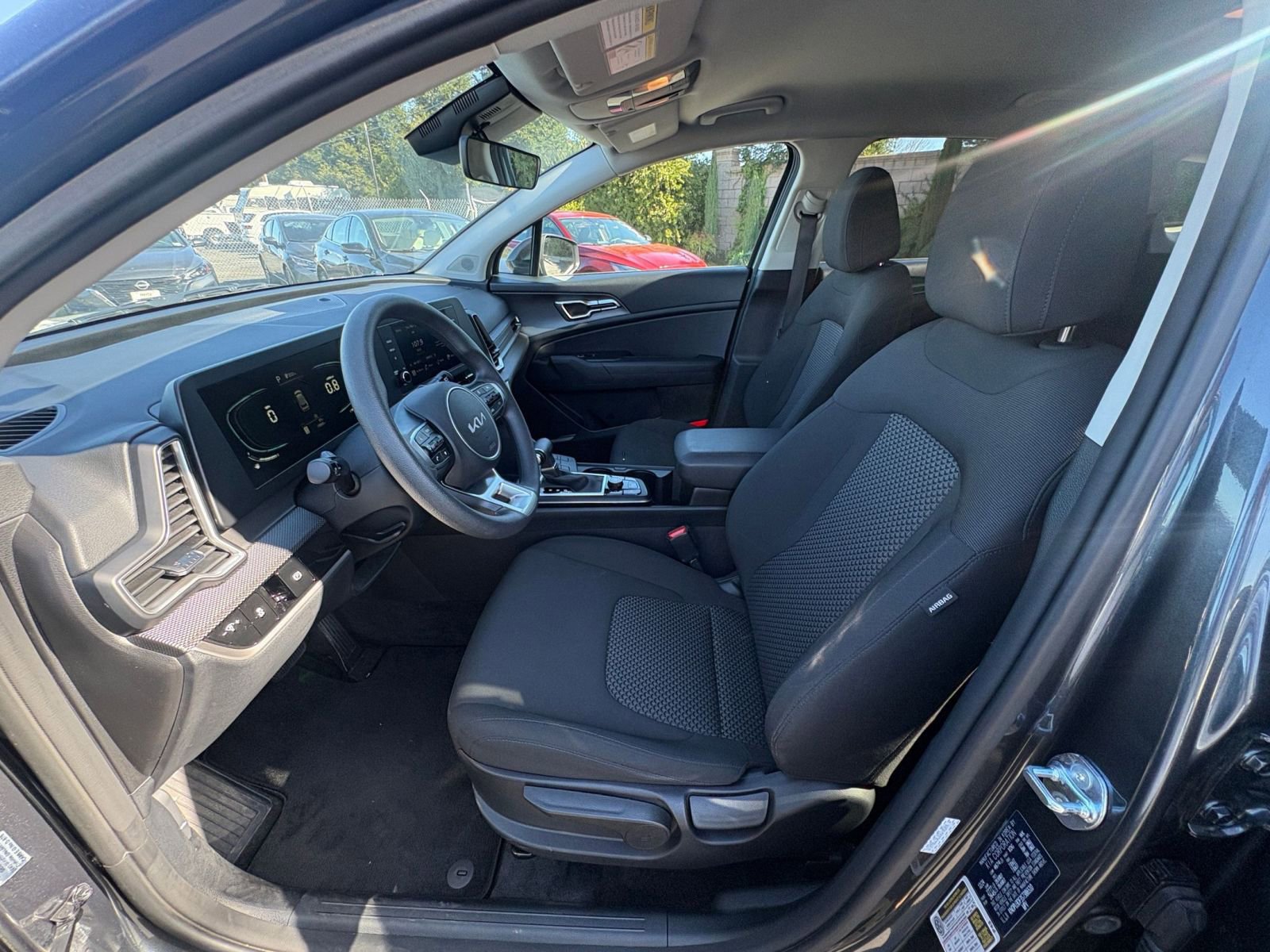 Used 2025 Kia Sportage LX image 25