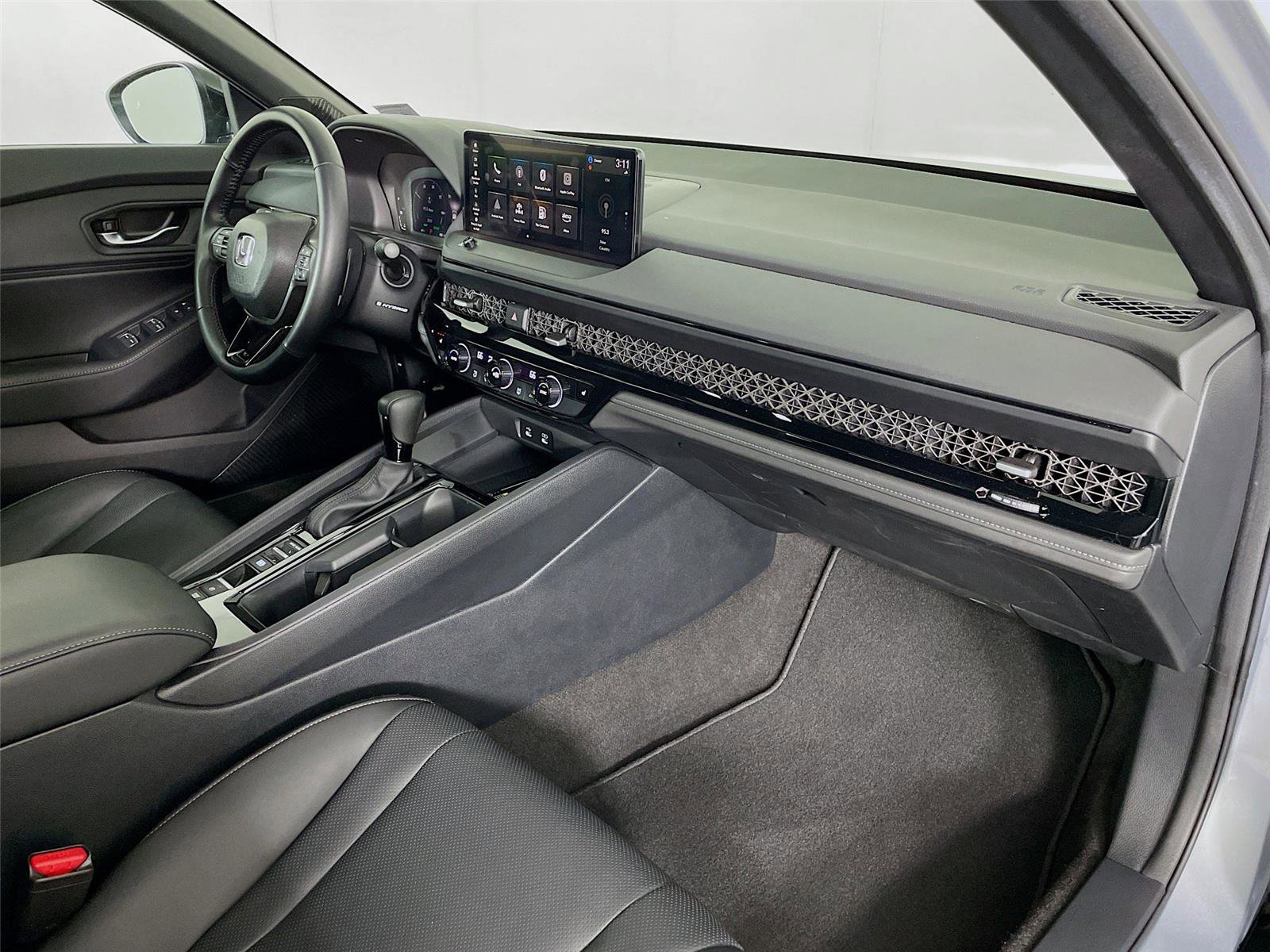 Used 2025 Honda Accord Sport image 30