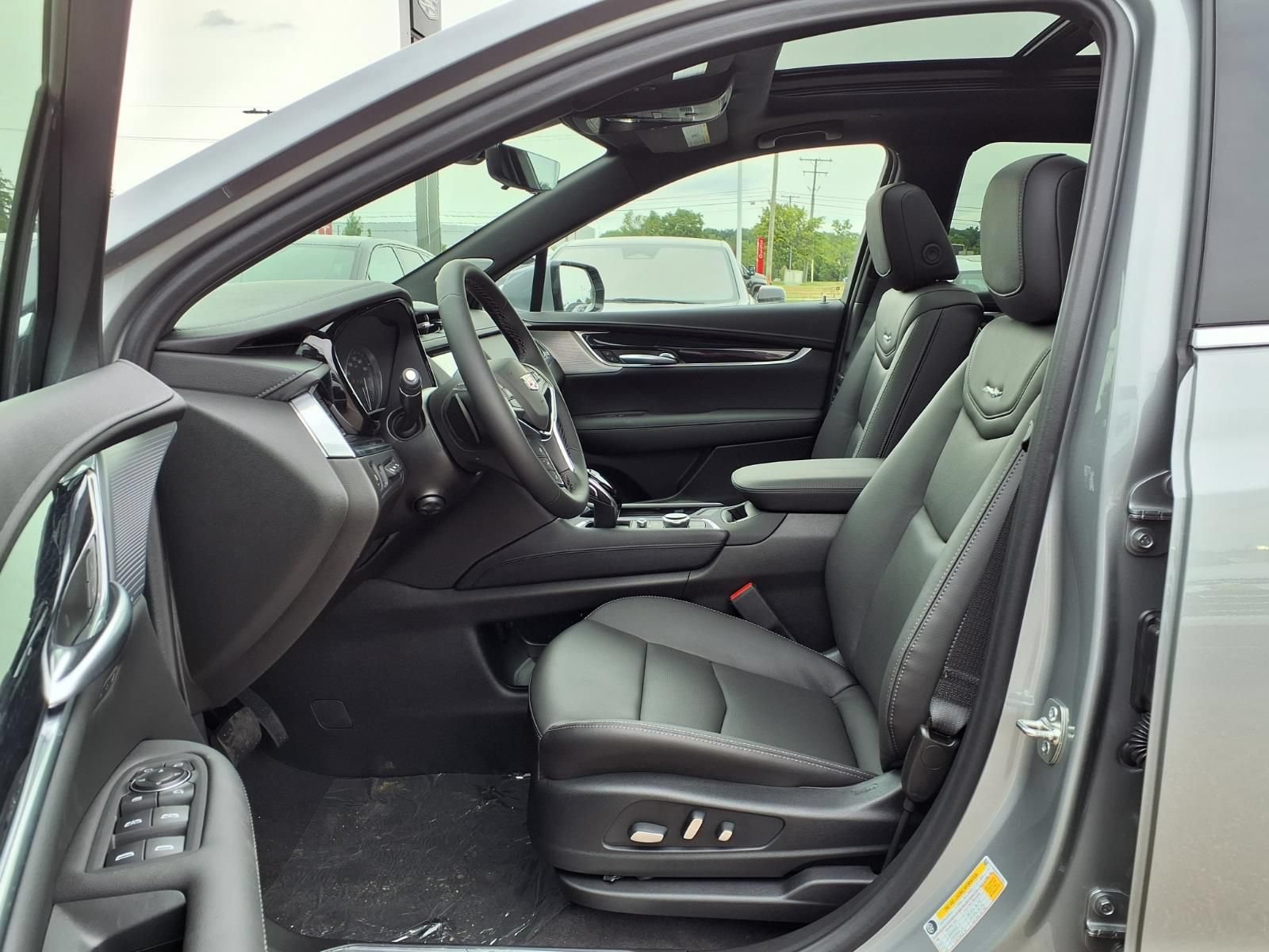 New 2026 Cadillac XT5 Premium Luxury w/ LPO, Floor Liner Package AWD/4WD image 14