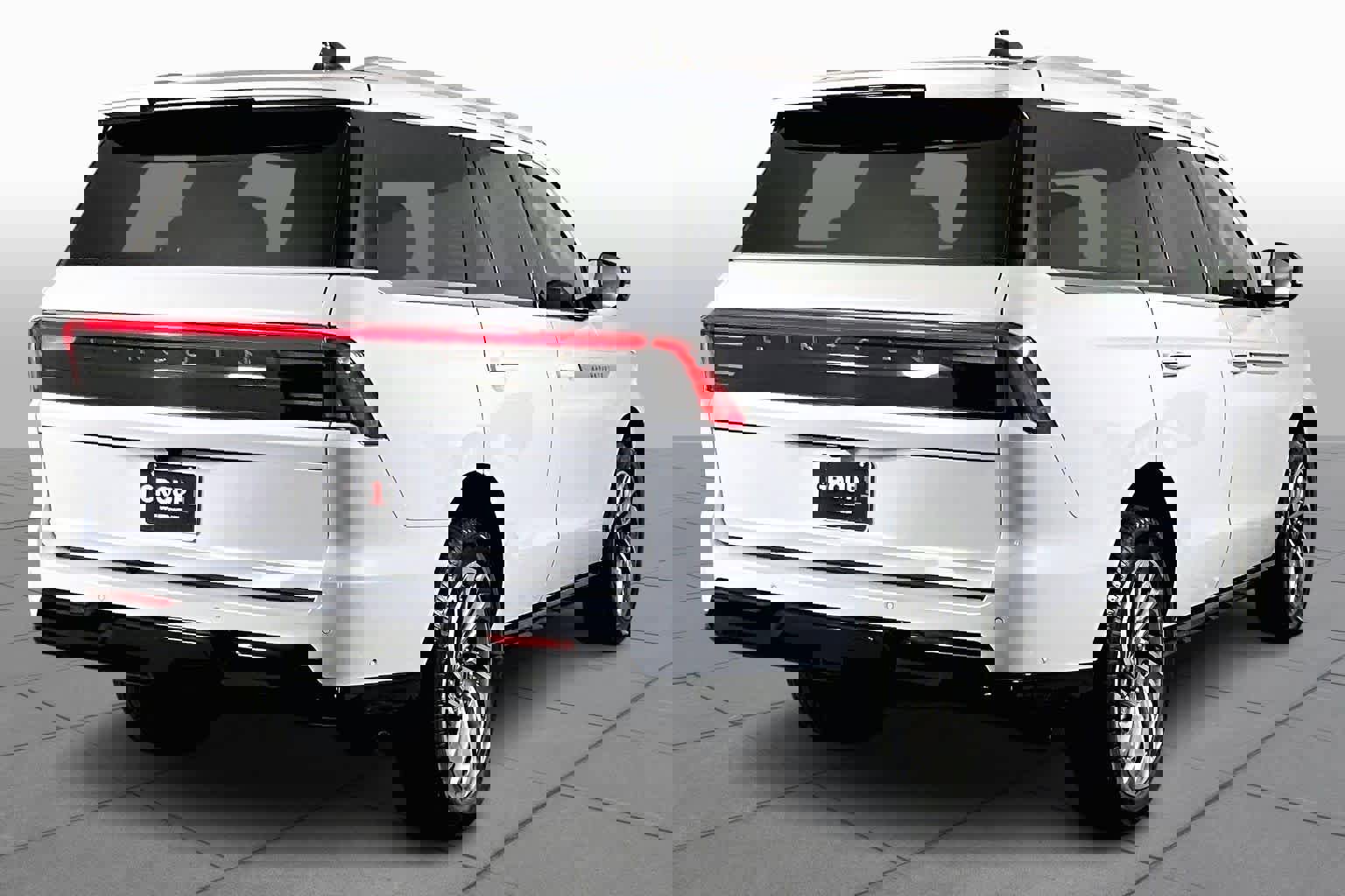 Used 2025 Lincoln Navigator Reserve image 12