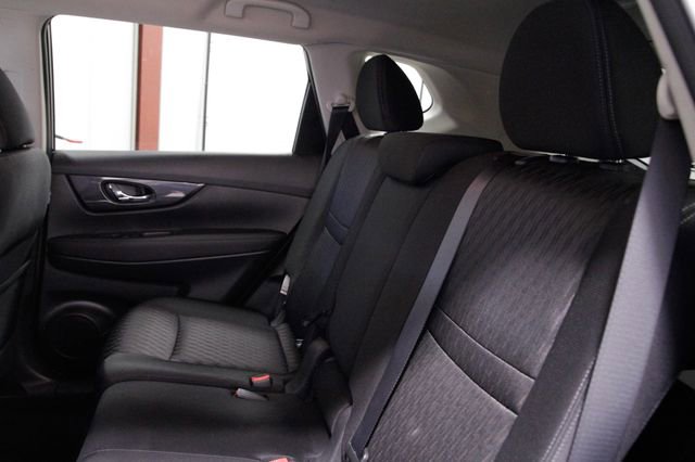 Used 2018 Nissan Rogue SV w/ Premium Package image 16