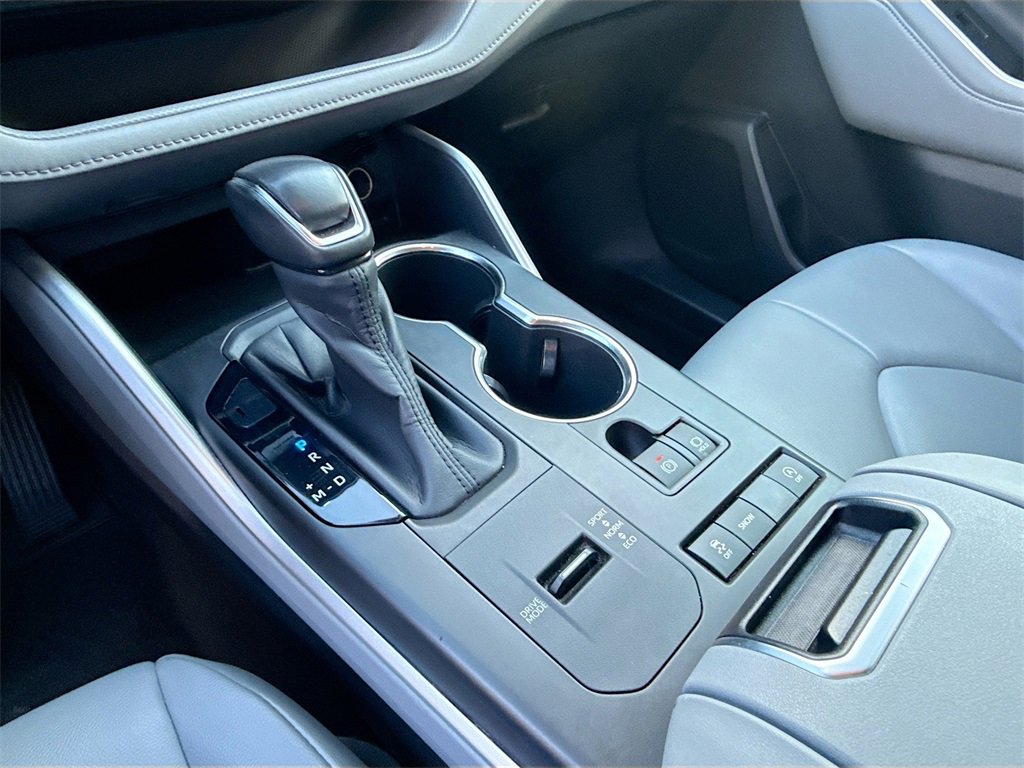 Used 2020 Toyota Highlander XLE image 18