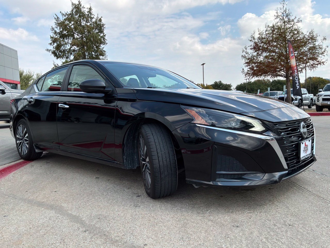 Used 2025 Nissan Altima 2.5 SV FWD image 4
