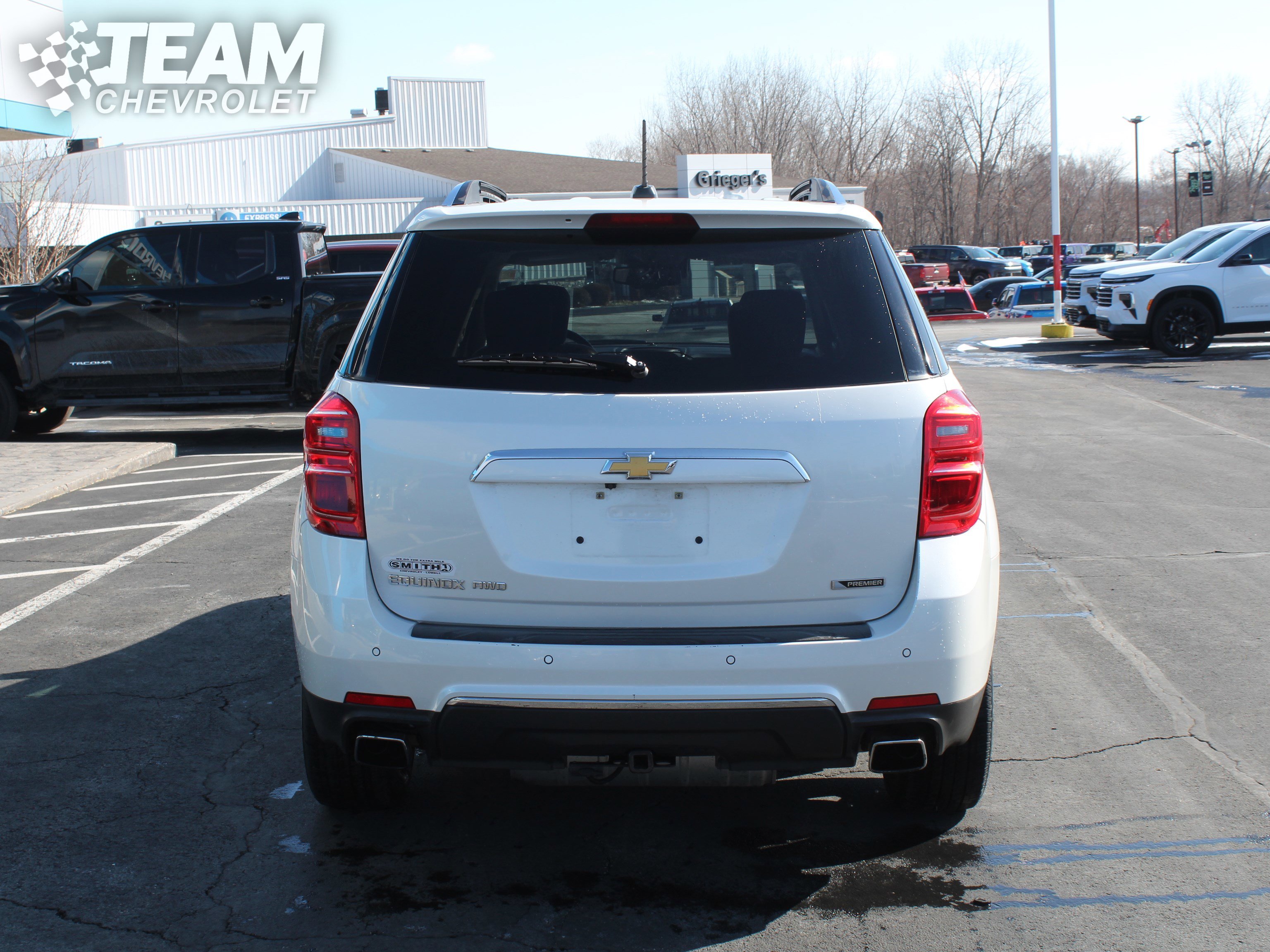 Used 2017 Chevrolet Equinox Premier w/ Enhanced Convenience Package image 5