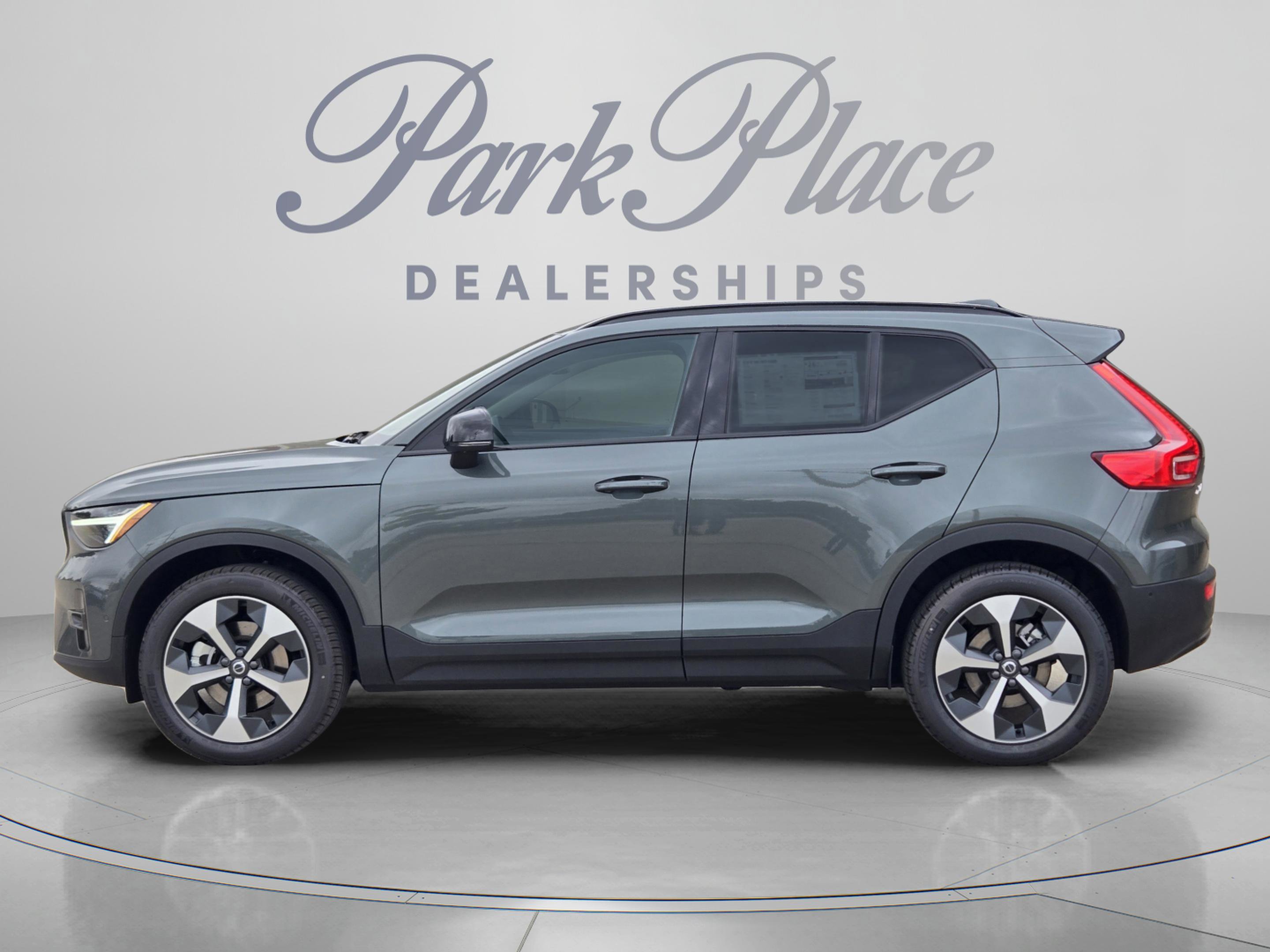 New 2026 Volvo XC40 B5 Plus w/ Protection Package Premier AWD/4WD video 2