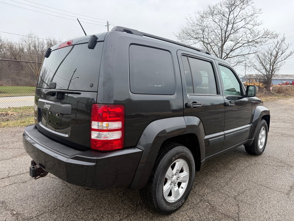 Used 2010 Jeep Liberty Sport w/ Popular Equipment Group AWD/4WD image 5