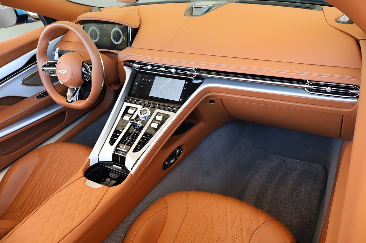 Used 2024 Aston Martin DB12 Convertible image 20