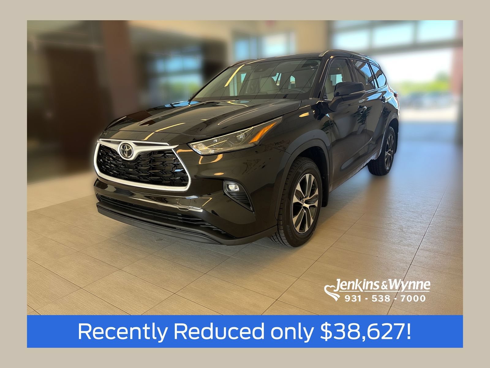 Used 2022 Toyota Highlander XLE AWD/4WD image 1