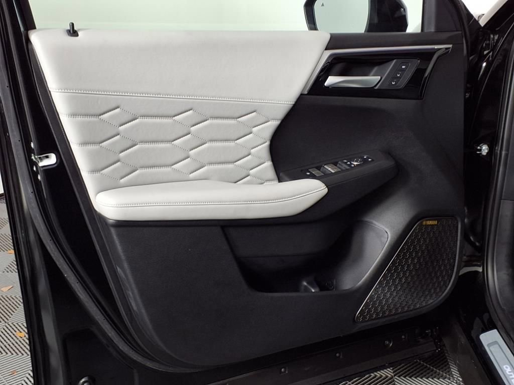 Used 2025 Mitsubishi Outlander AWD image 21