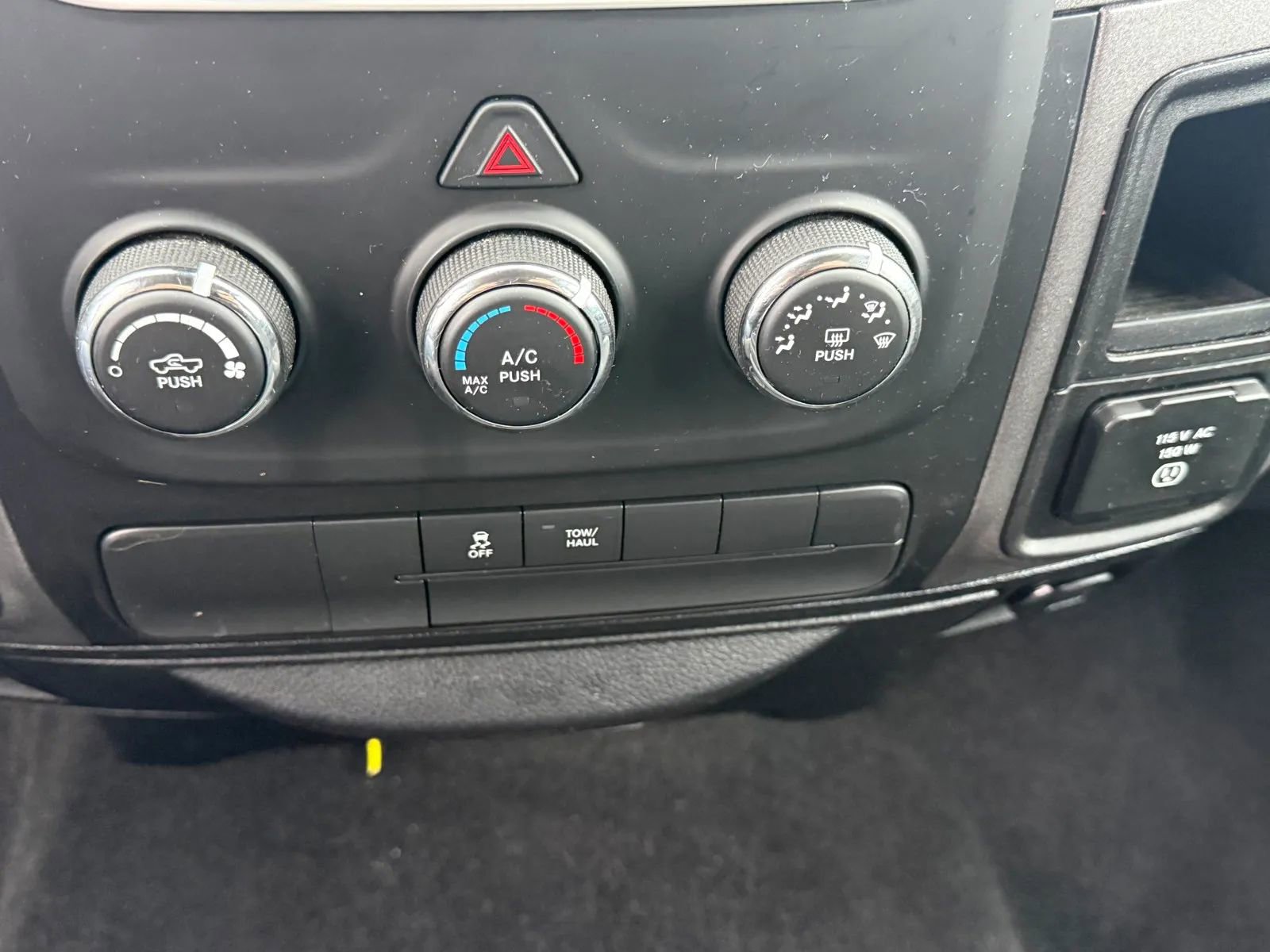 Used 2018 RAM 1500 SLT image 22