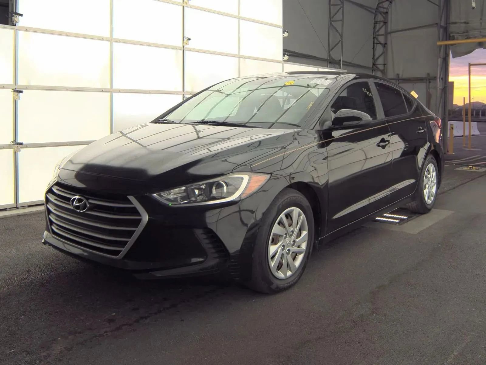 Used 2017 Hyundai Elantra SE image 2