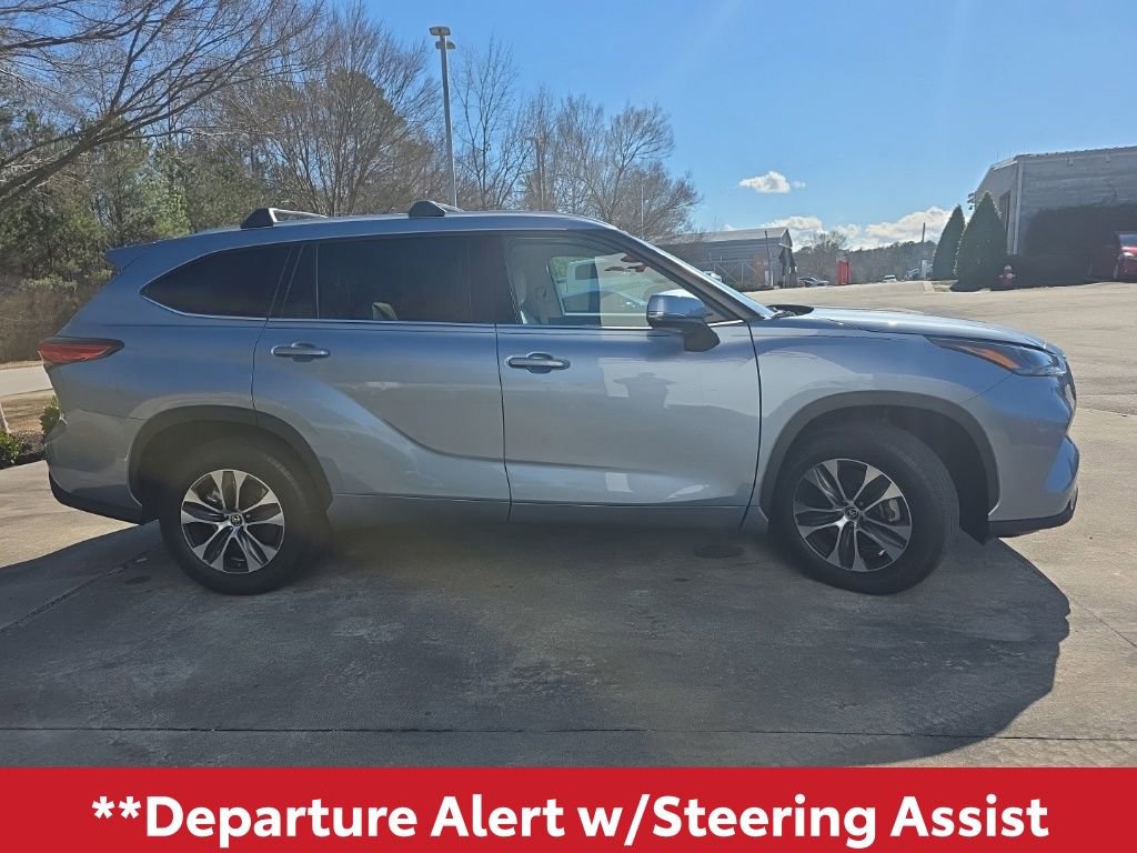 Used 2022 Toyota Highlander XLE image 9
