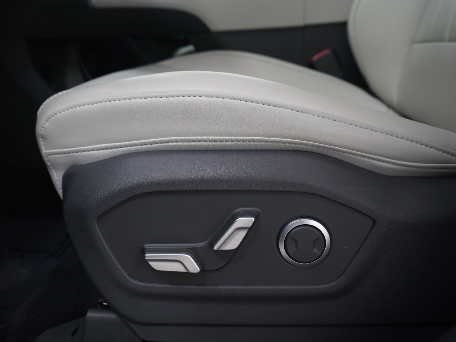 Used 2025 Hyundai Santa Fe SEL image 25