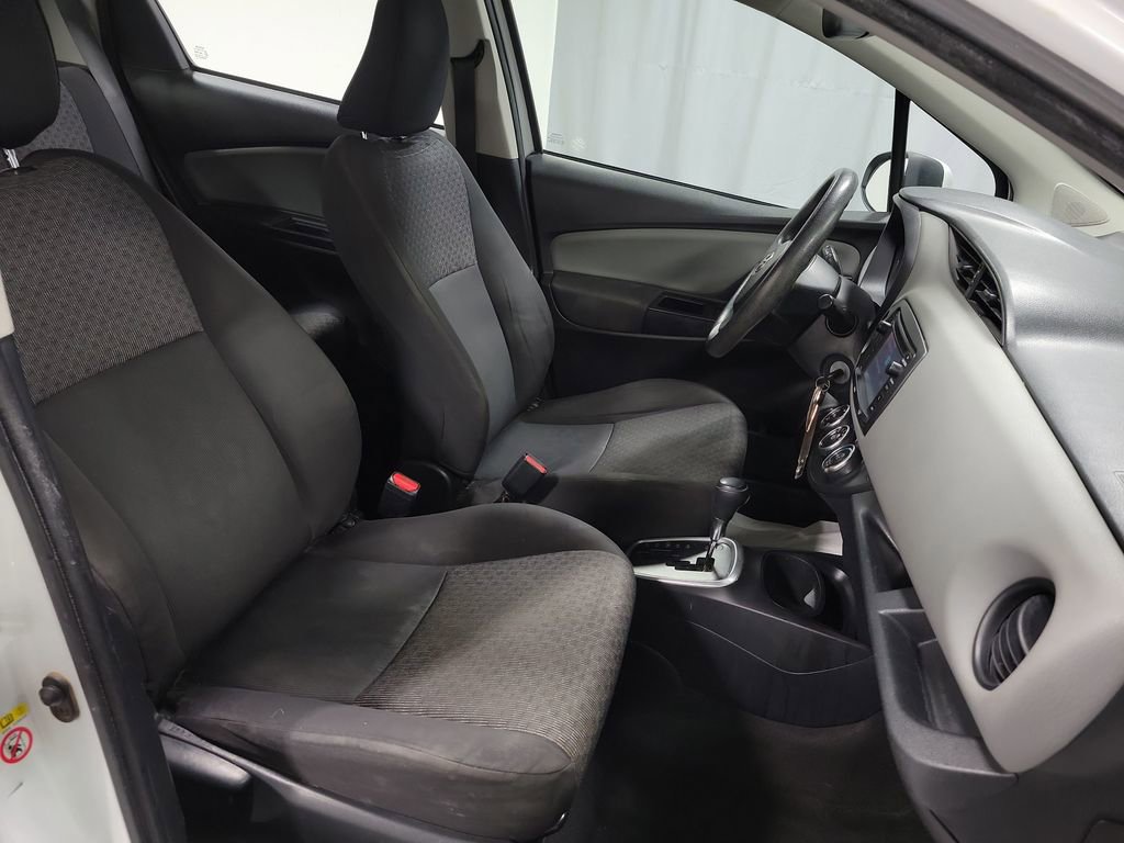 Used 2016 Toyota Yaris L image 25