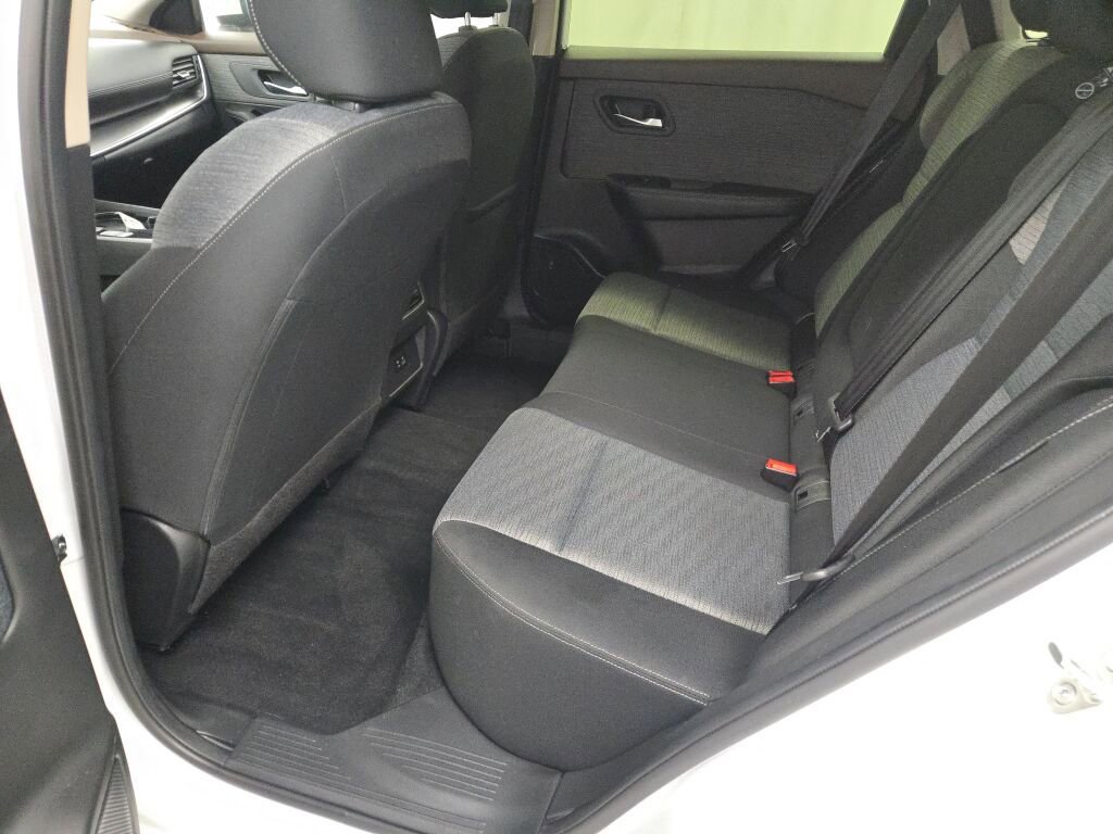 Used 2023 Nissan Rogue SV image 19