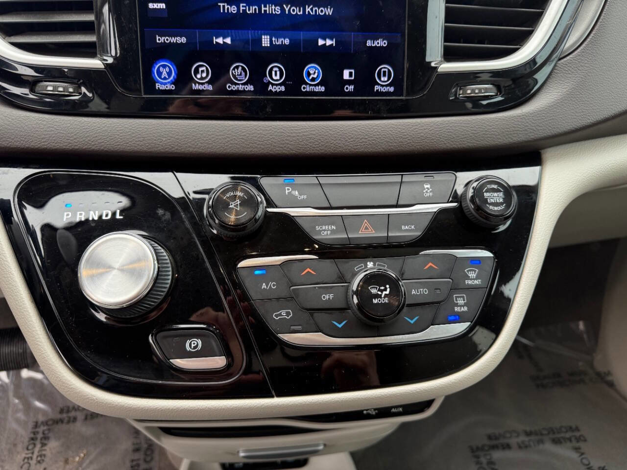 Used 2017 Chrysler Pacifica Touring-L FWD image 21