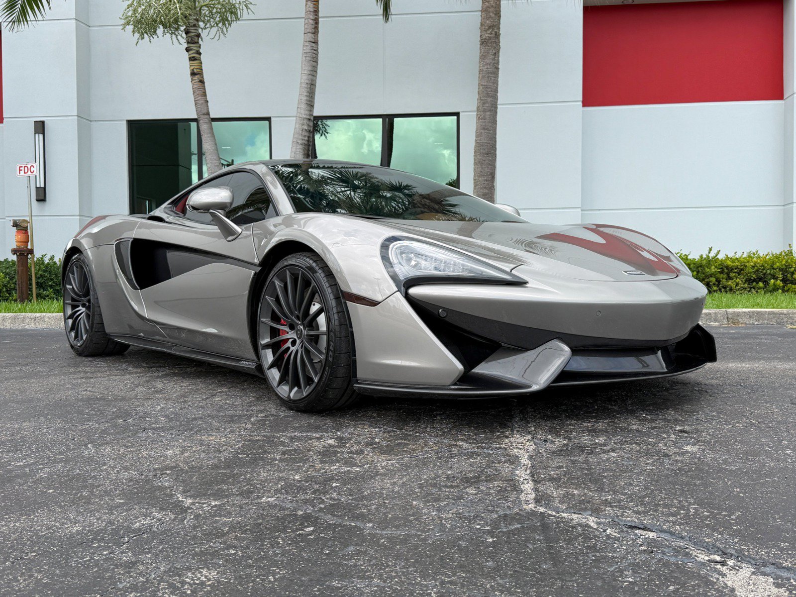 Used 2017 McLaren 570S RWD image 6