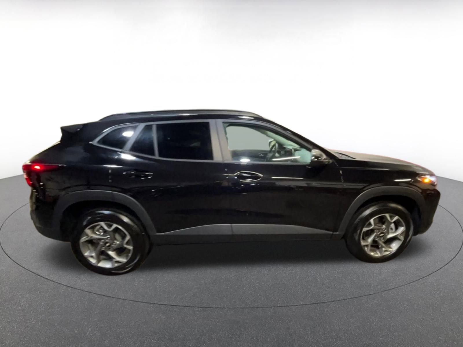 Used 2025 Chevrolet Trax LT image 16