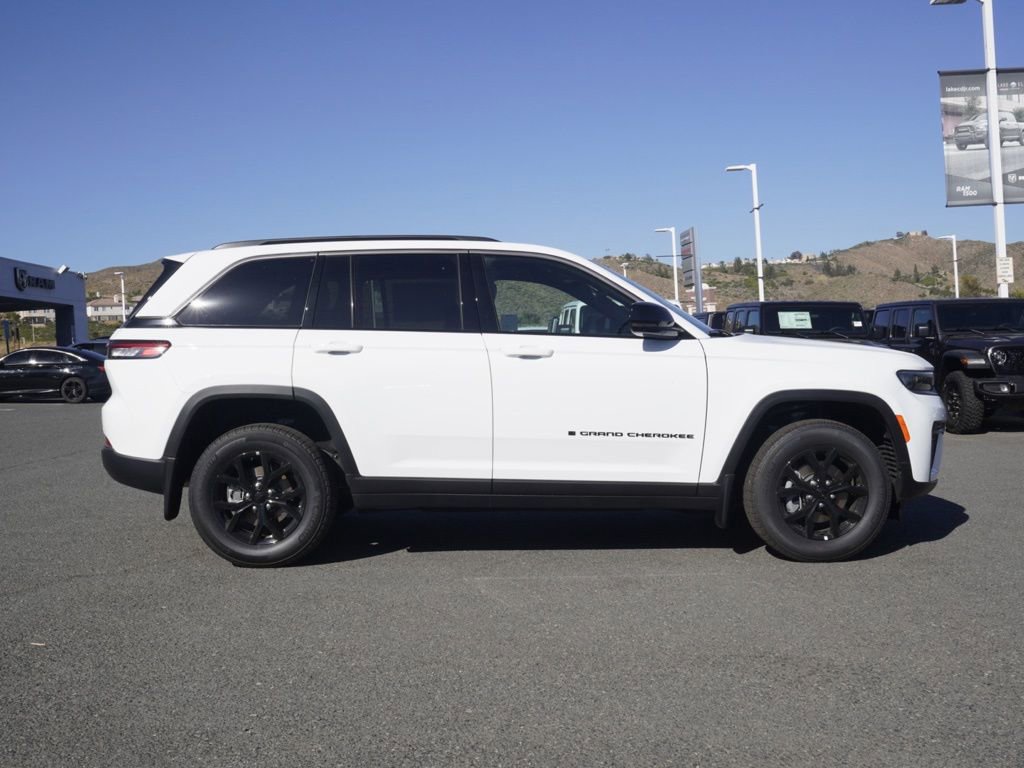 New 2026 Jeep Grand Cherokee Altitude image 3
