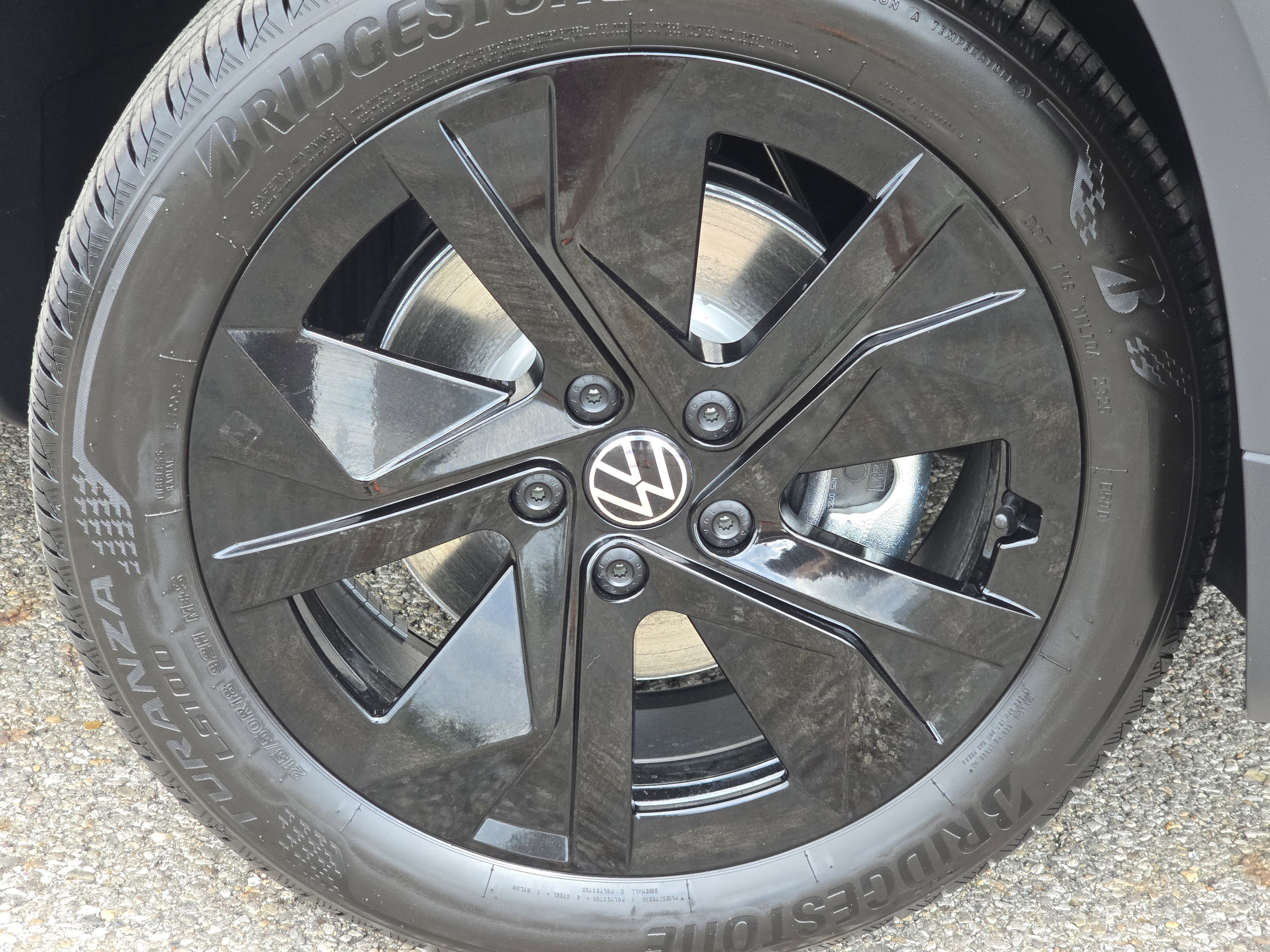 New 2025 Volkswagen Taos SE image 16