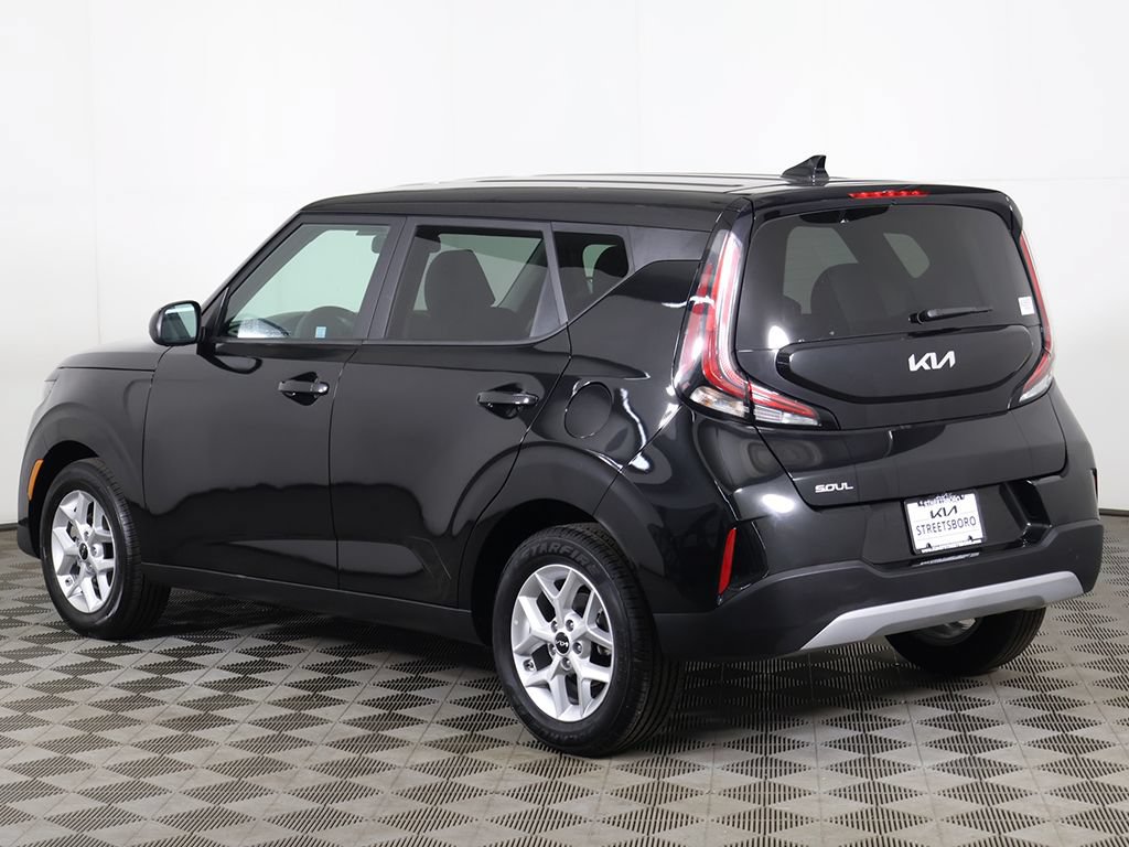 Used 2025 Kia Soul LX w/ LX Technology Package FWD image 8
