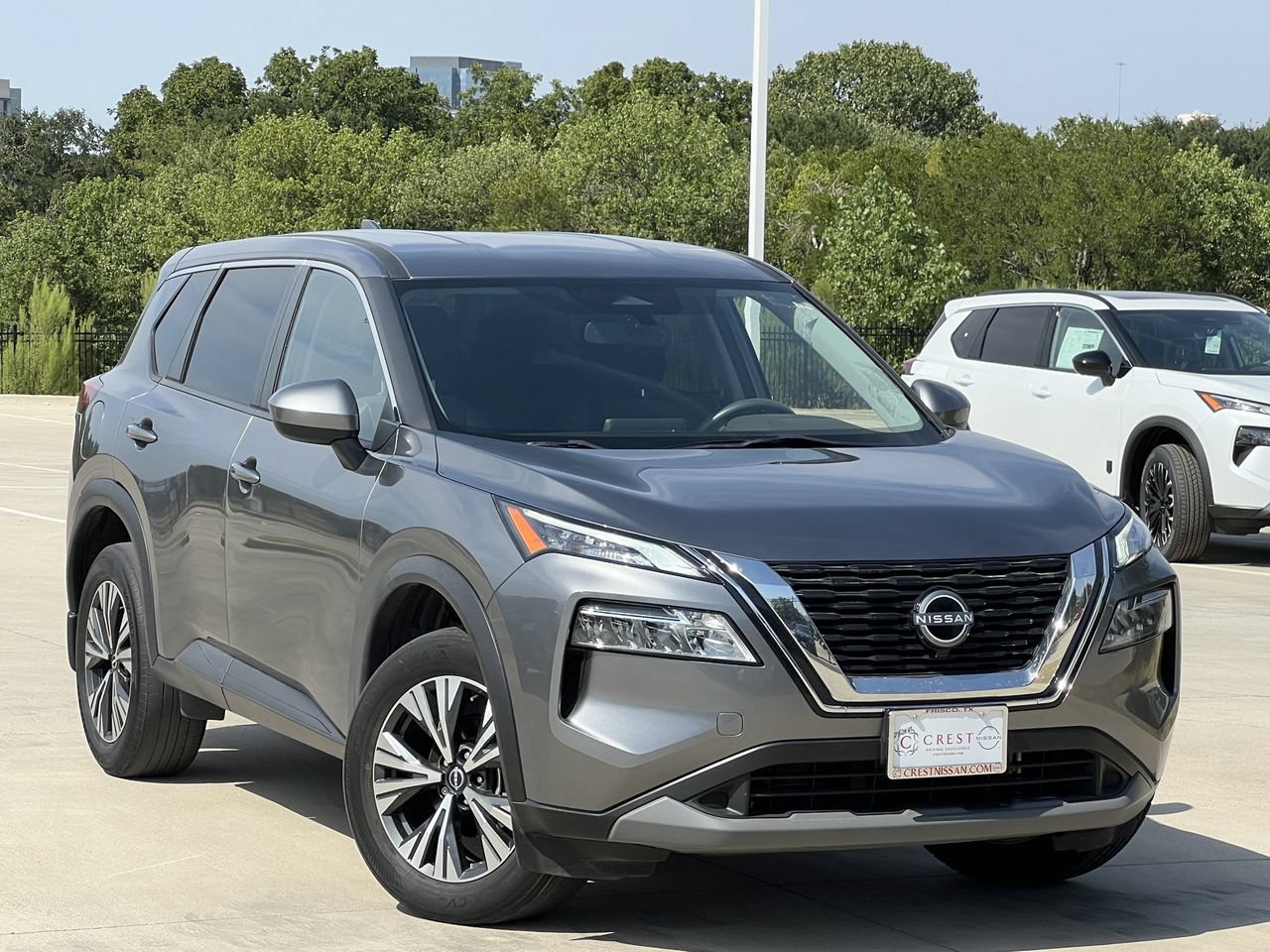 Used 2023 Nissan Rogue SV FWD image 2