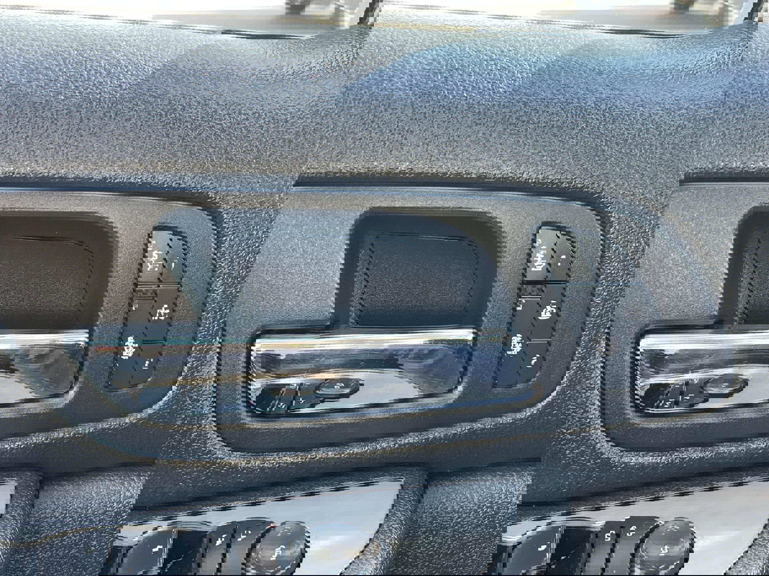 Used 2008 Chevrolet Suburban LT image 15