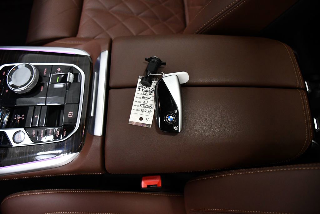 Used 2024 BMW X7 xDrive40i w/ M Sport Package image 25