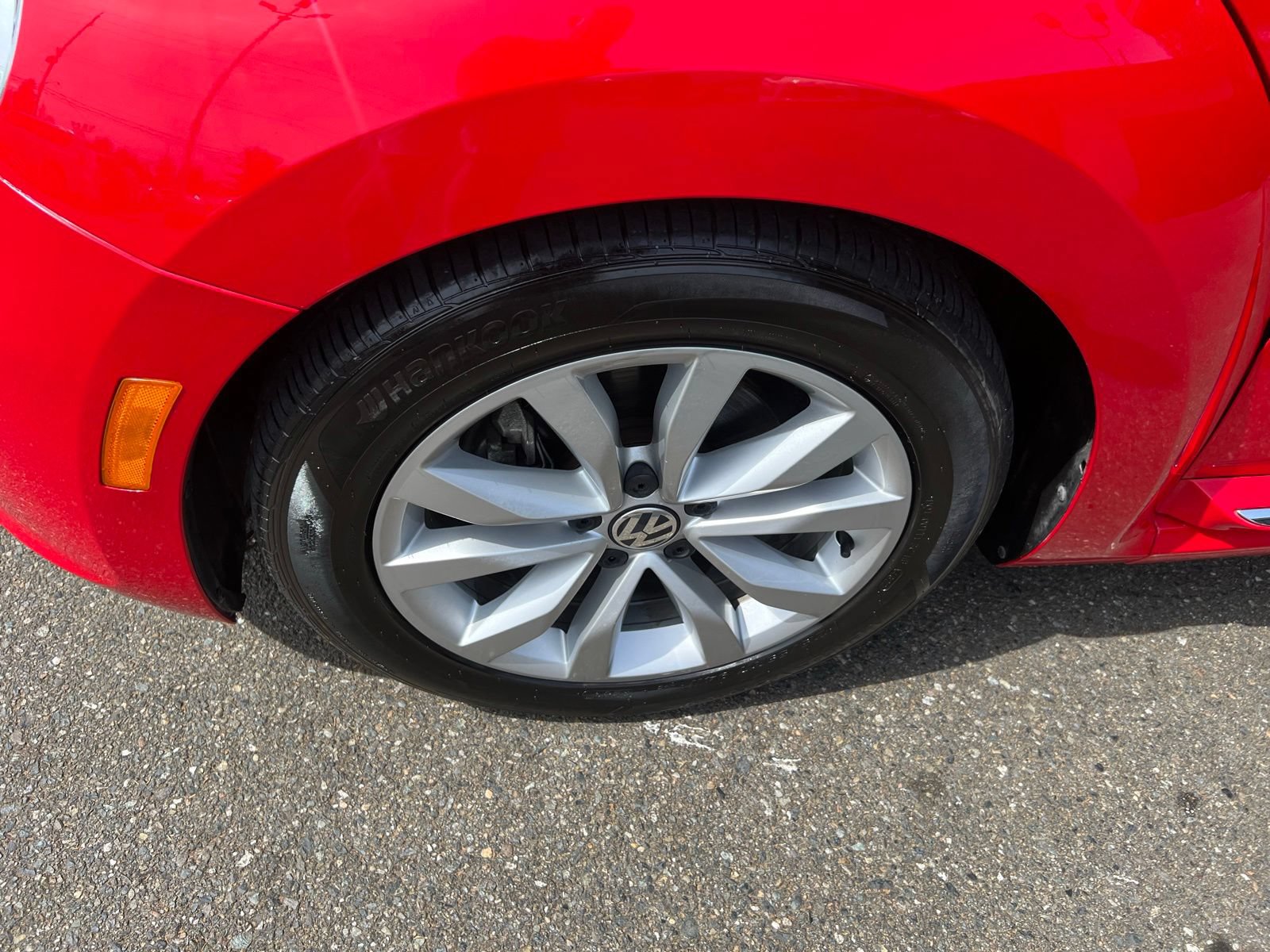 Used 2015 Volkswagen Beetle TDI FWD image 8