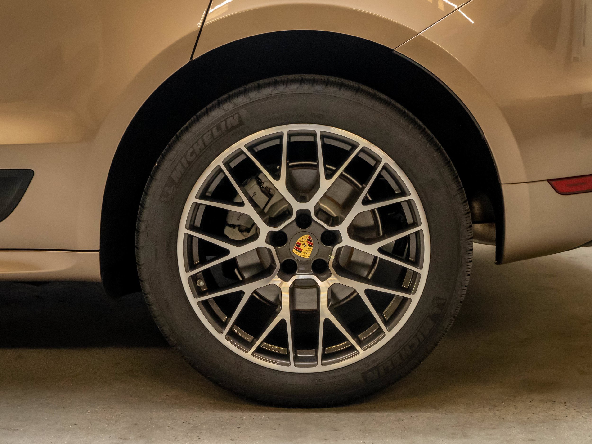 Certified 2017 Porsche Macan S AWD/4WD image 17