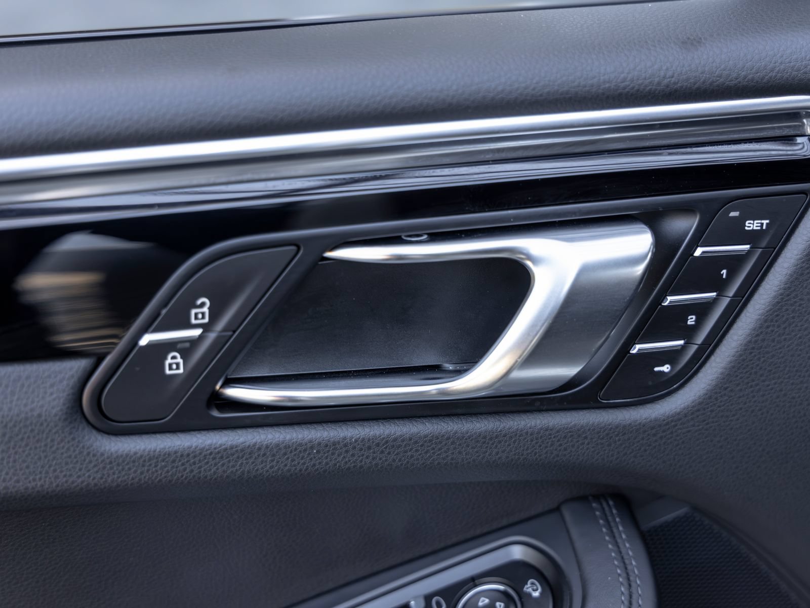 Certified 2026 Porsche Macan AWD/4WD image 22