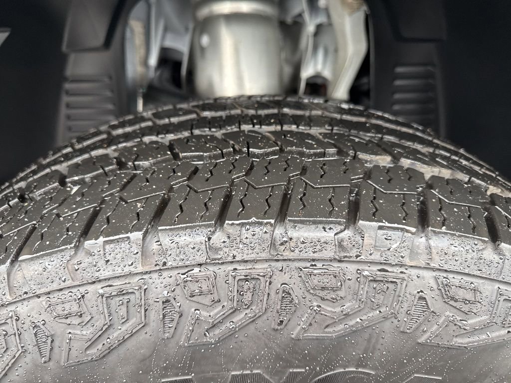 Used 2024 GMC Hummer EV 3X w/ LPO, Illumination Package image 38