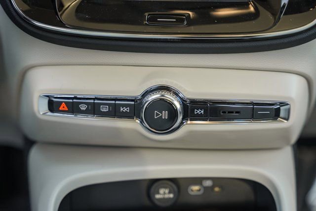 New 2026 Volvo XC40 B5 Ultra w/ Protection Package Premier image 22