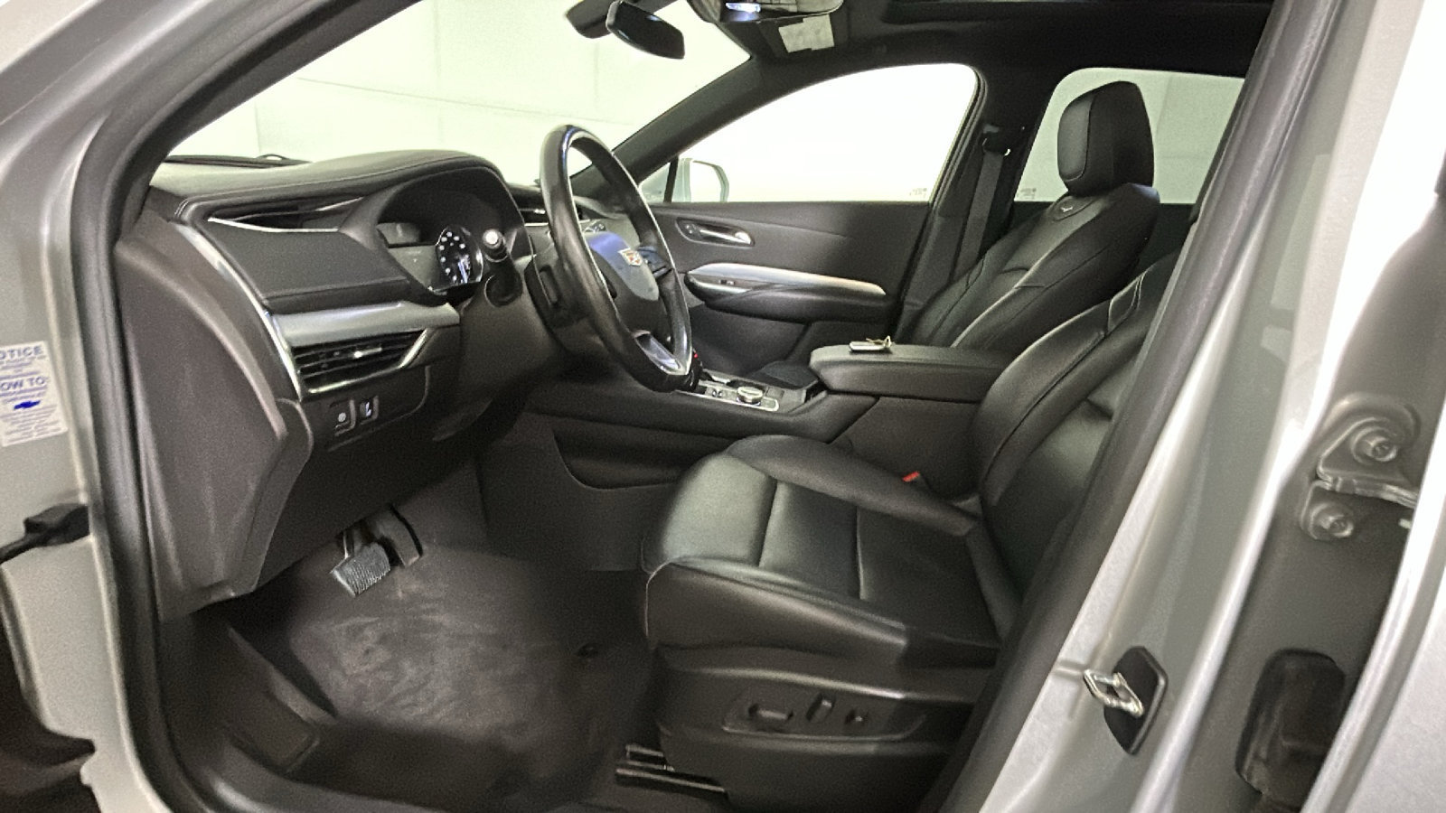 Used 2019 Cadillac XT4 Premium Luxury w/ Cold Weather Package AWD/4WD image 12