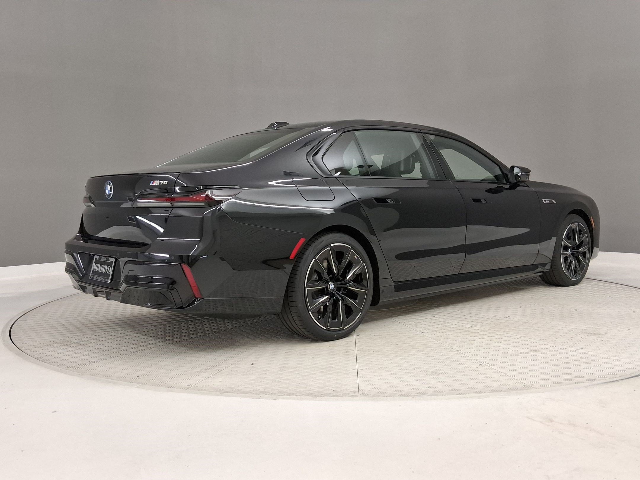 New 2026 BMW i7 M70 w/ Executive Package AWD/4WD image 7