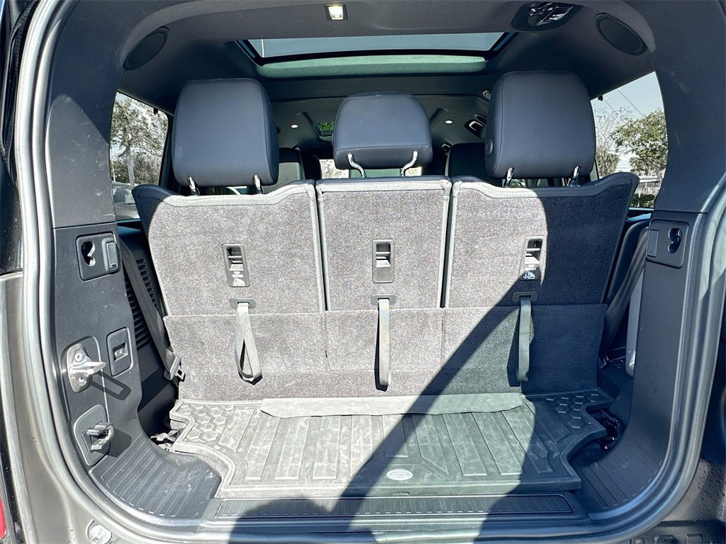 Used 2023 Land Rover Defender 130 SE image 29