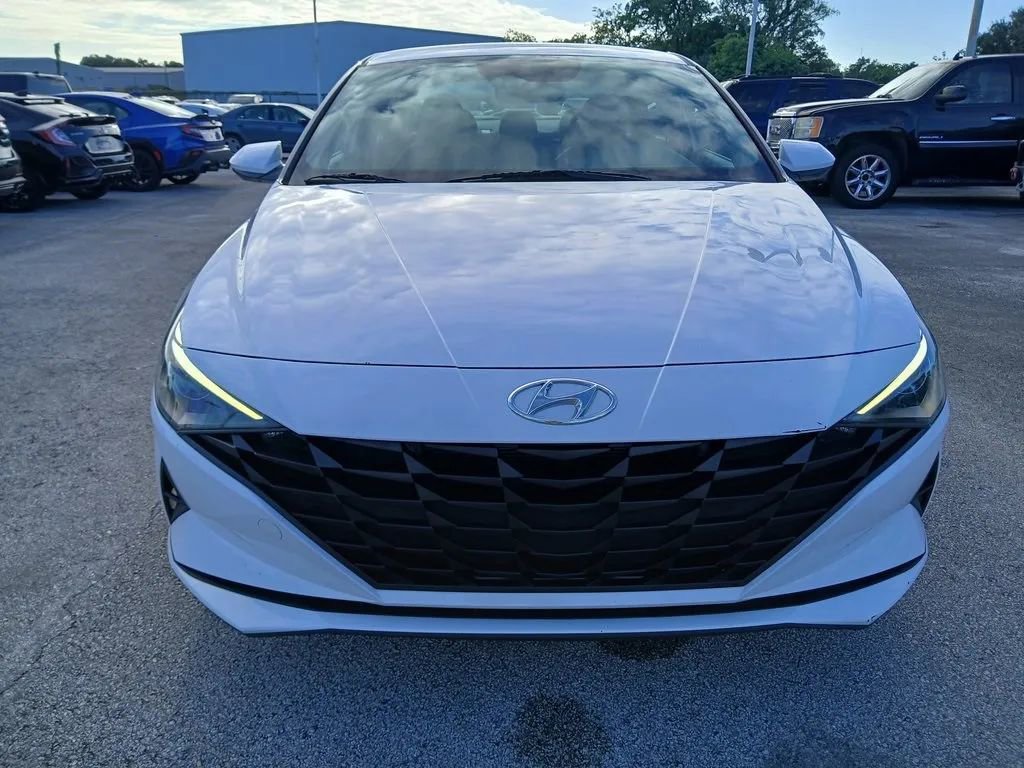 Used 2021 Hyundai Elantra Blue image 2