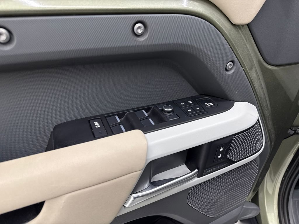 Used 2020 Land Rover Defender 110 SE image 14