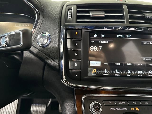 Used 2017 Lincoln Continental Select image 32