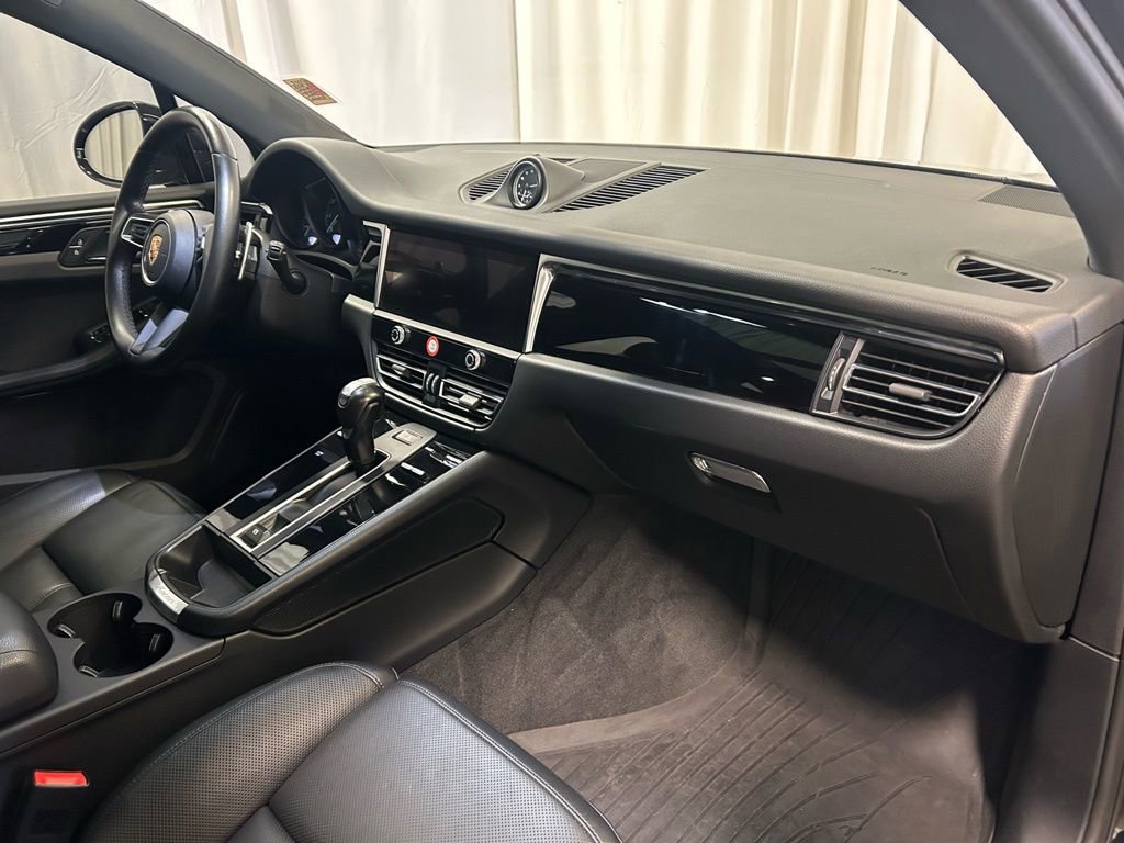 Certified 2023 Porsche Macan Turbo image 28