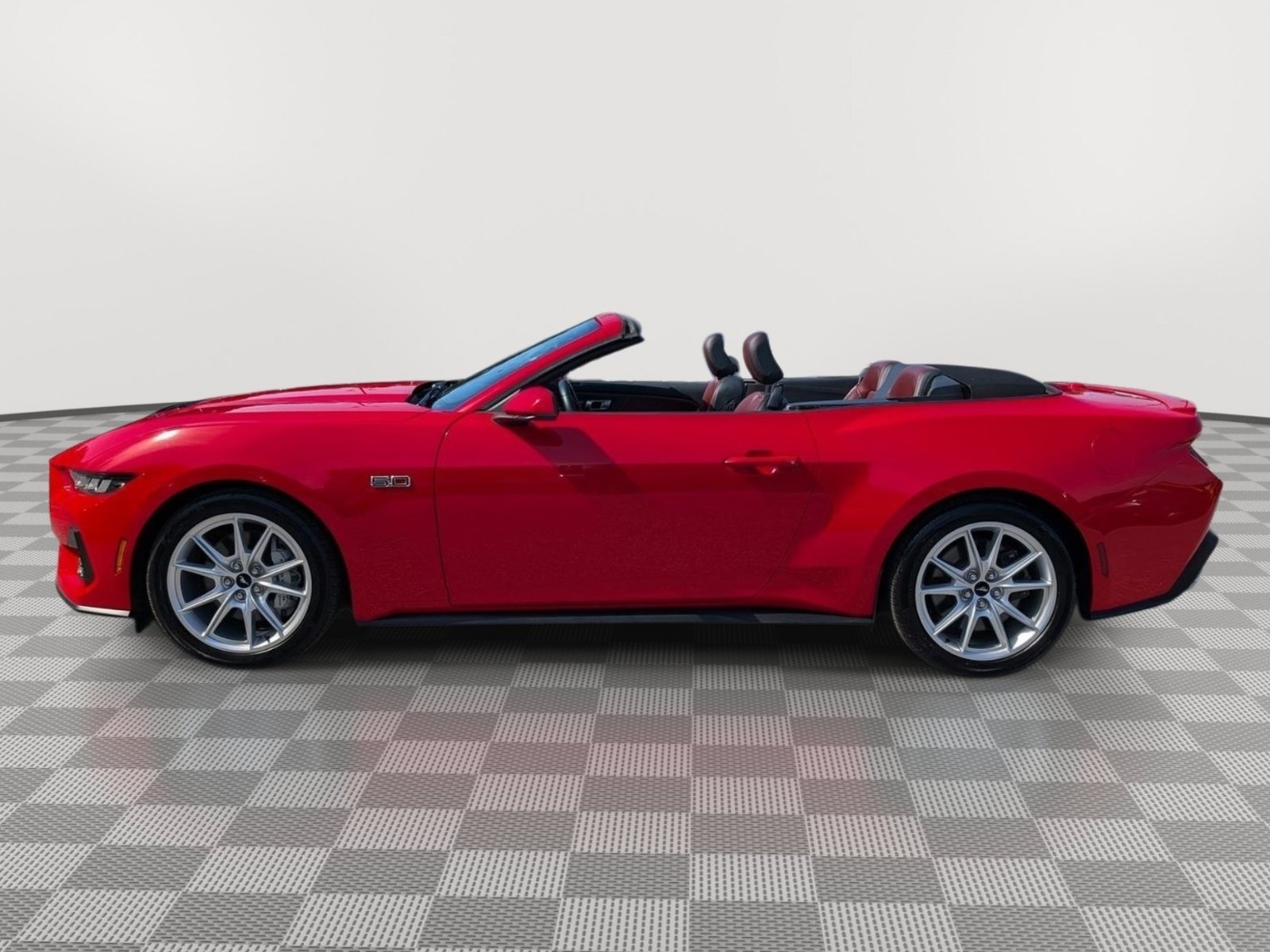 Used 2025 Ford Mustang GT Premium RWD image 2